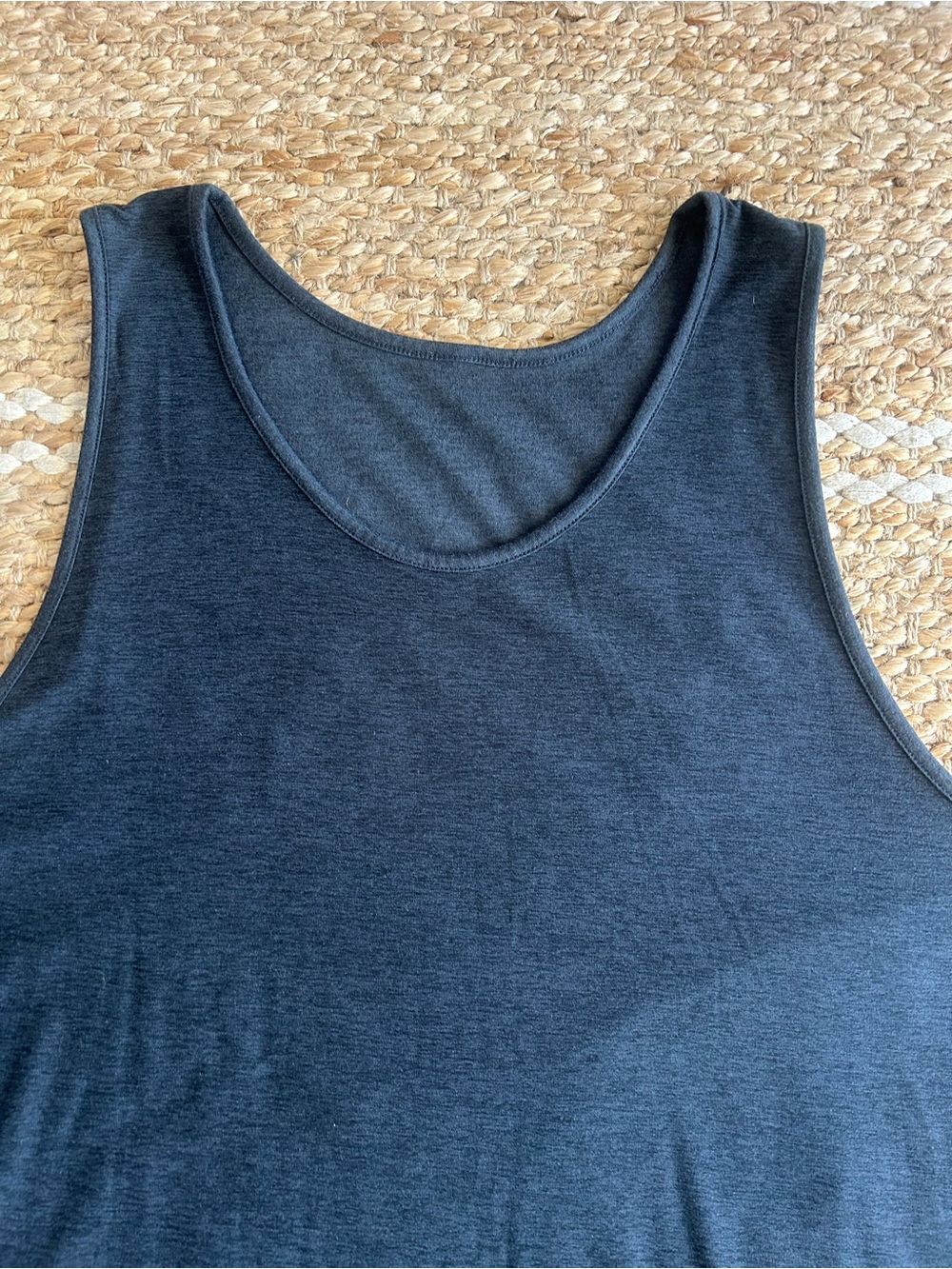 Vuori Strato Tech Tank Men’s Charcoal HeatherPerformance Tank - Picture 3 of 5
